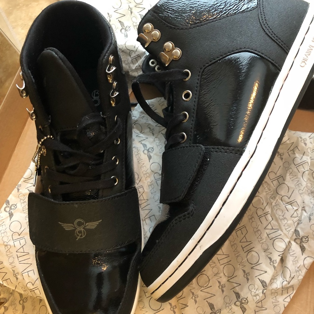 Creative reaction shoes